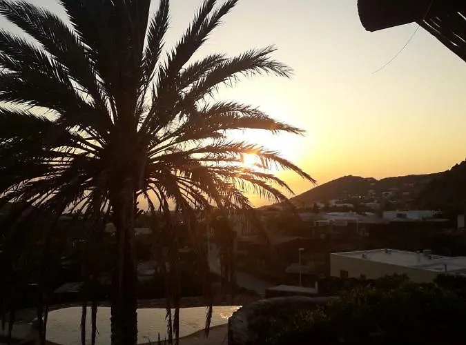 Dammusi Uliveto Scauri (Sicily)