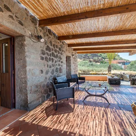 Dammusi Uliveto Holiday home